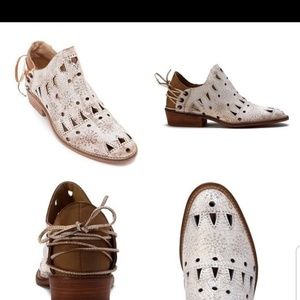 Musse & cloud free people cutout booties